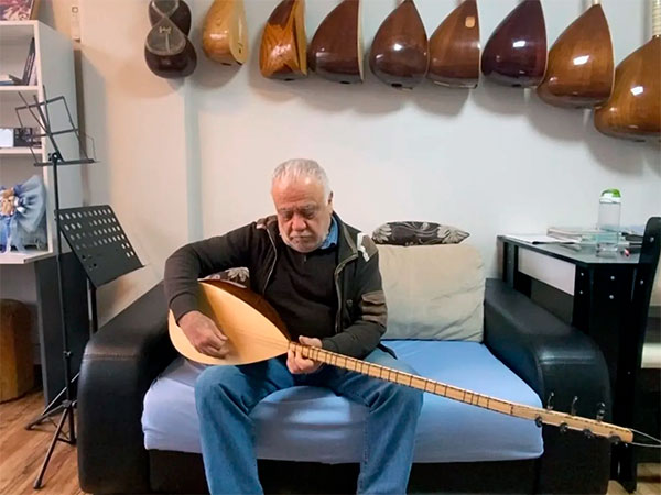 Традиция игры на сазе в Анталье: от отца к сыновьям